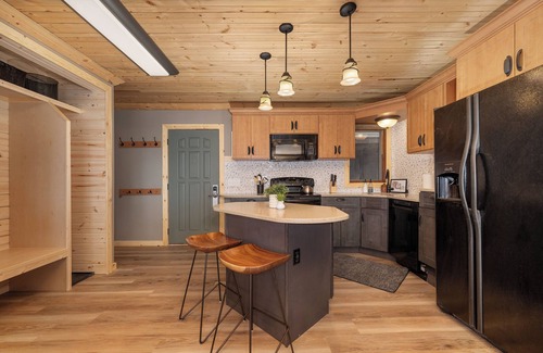 Silvercreek Condo | Ideal Ski-in, Ski-out Condo with Jacuzzi Tub & Pool