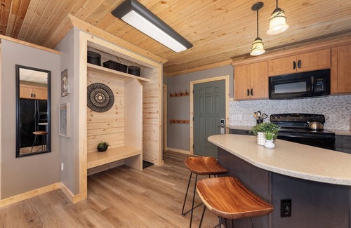 Silvercreek Condo | Ideal Ski-in, Ski-out Condo with Jacuzzi Tub & Pool