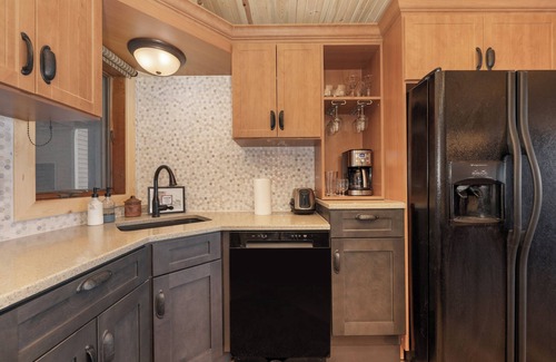 Silvercreek Condo | Ideal Ski-in, Ski-out Condo with Jacuzzi Tub & Pool