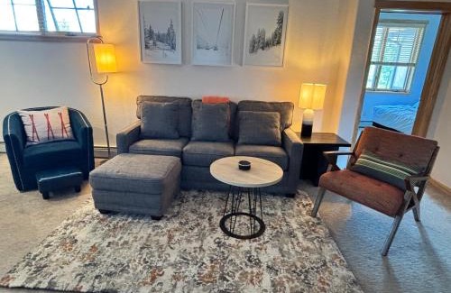 Four O'Clock Apartment | Inviting Ski-In Ski-Out Breck Condo with Great Amenities
