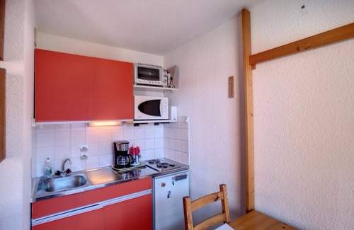 Les Bruyeres Apartment | Cozy Studio Les Menuires: Child-Friendly & Spa Amenities