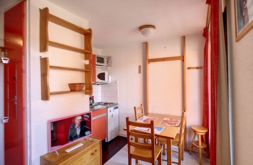Les Bruyeres Apartment | Cozy Studio Les Menuires: Child-Friendly & Spa Amenities