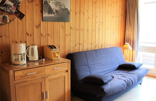 Les Claux Apartment | Cozy Studio Flat in Vars for 4 With Spa and Kitchen