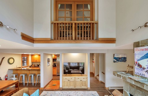 Salt Lake Mountain Resorts House | Unwind at Snowbird: Ski In/Ski Out with Hot Tub & Fireplace