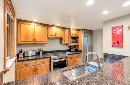 Salt Lake Mountain Resorts House | Unwind at Snowbird: Ski In/Ski Out with Hot Tub & Fireplace