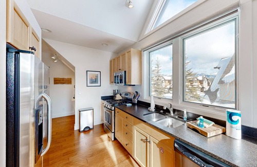 Saddle Ridge House | Inviting Ski-In/Ski-Out Townhome with Hot Tub & WiFi