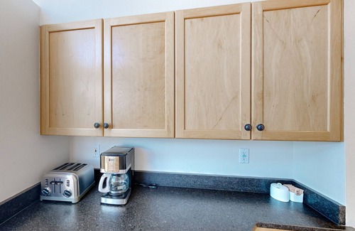 Saddle Ridge House | Inviting Ski-In/Ski-Out Townhome with Hot Tub & WiFi