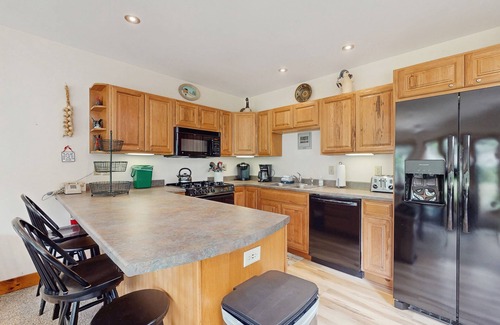 North Troy House | Inviting Ski-In/Ski-Out Townhome with Amazing Views & Amenities