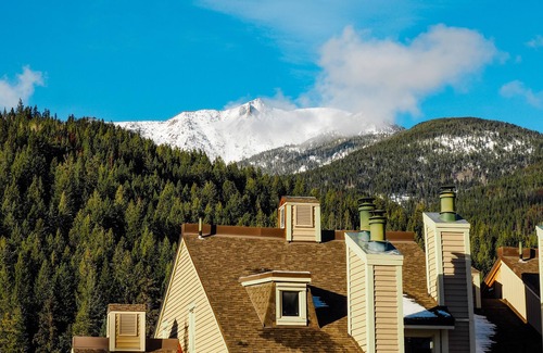 East Kootenay Apartment | Unforgettable Ski-In & Ski-Out Village Apartment Experience