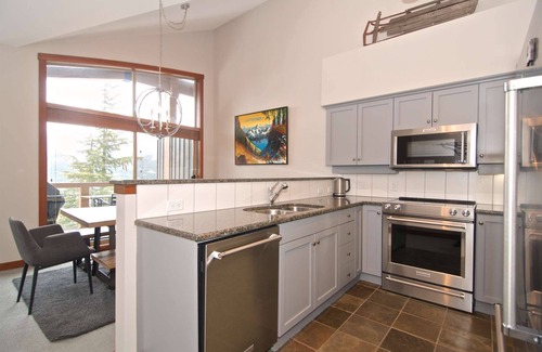 Nordic Estates House | Experience Ski-In/Ski-Out Comfort with Family-Friendly Amenities