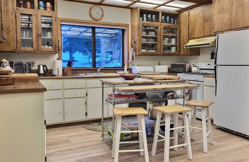 Bear Valley Cabin | Ski in/Ski out with Family Hospitality