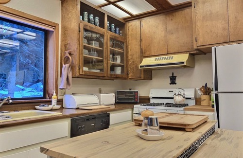 Bear Valley Cabin | Ski in/Ski out with Family Hospitality