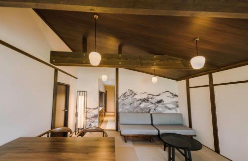 Kitaazumi-gun Hotel | Family-Friendly SKI INN HAKUBA with Pool and Dining