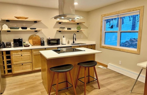 Pittsfield House | Ski/MTB (Sleeps 20) Home near Killington/Woodstock