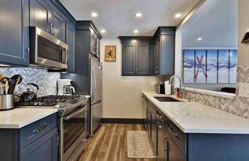 Ludlow House | Inviting Kettlebrook Condo: Ski-In, Modern Kitchen Amenities