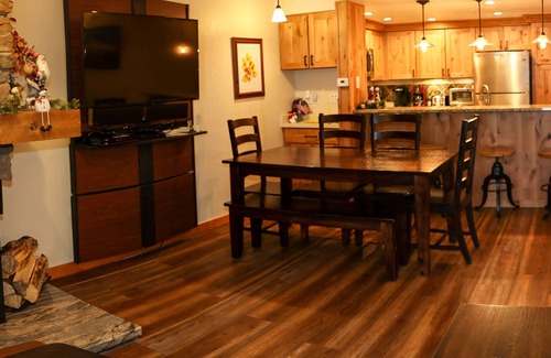 Breckenridge House | Adventure Awaits: Ski, Hike & Unwind in Your Paradise!