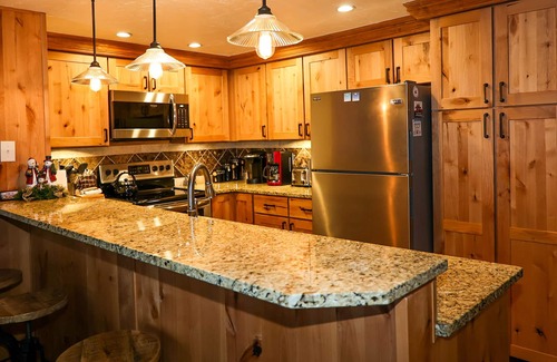 Breckenridge House | Adventure Awaits: Ski, Hike & Unwind in Your Paradise!