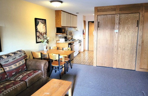 Lutsen Condo | Charming Lake Superior Retreat: Ski-In, Hike & Relax!