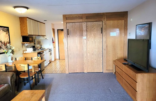 Lutsen Condo | Charming Lake Superior Retreat: Ski-In, Hike & Relax!