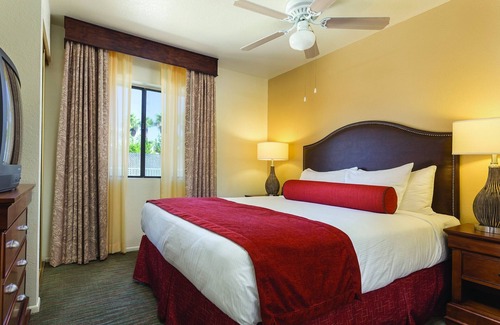 Lake Havasu City Resort | Adventure Awaits: Ski, Swim, and Relax by the Ocean