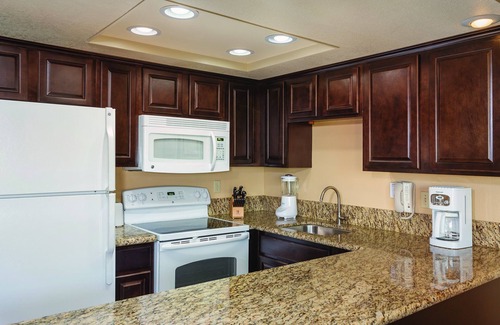 Lake Havasu City Resort | Adventure Awaits: Ski, Raft, Swim & Relax by the Ocean