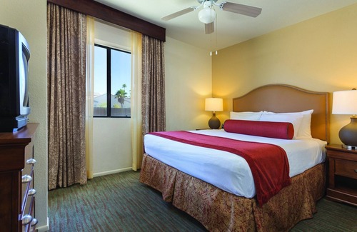 Lake Havasu City Resort | Adventure Awaits: Ski, Raft, Swim & Relax by the Ocean