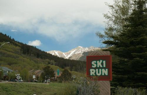 Mountain House House | Guest Rated 10/10: Ski Run 302 with Private Pool & Hot Tub