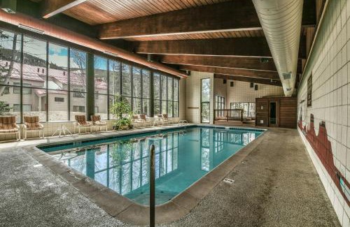 Mountain House House | Guest Rated 10/10: Ski Run 302 with Private Pool & Hot Tub