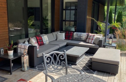 Meaford House | Cozy Executive Home Rental with Pool & Ocean Views in Meaford