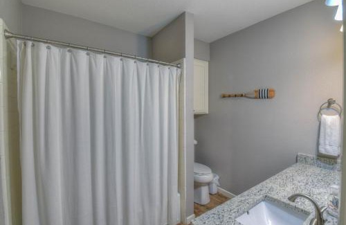 Kingsland House | Pet-Friendly Ski Shores: Perfect Family Getaway Awaits