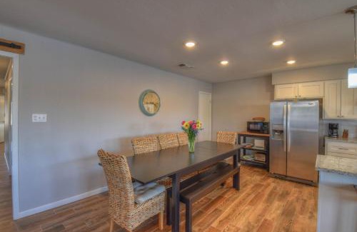 Kingsland House | Pet-Friendly Ski Shores: Perfect Family Getaway Awaits