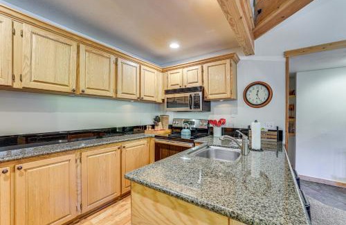Keystone Apartment | Scenic Keystone Condo with Ski Shuttle and Hot Tub Access
