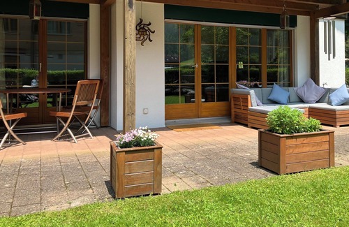 Lauterbrunnen Apartment | Modern Chalet Retreat near Staubbach Falls – 9.6 Rated!