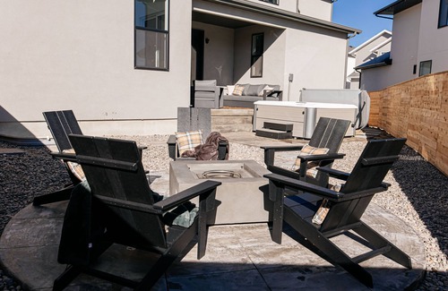 Park City Ski Chalet | Experience Ski&Tee Mountain Chalet: Hot Tub & Game Room Fun