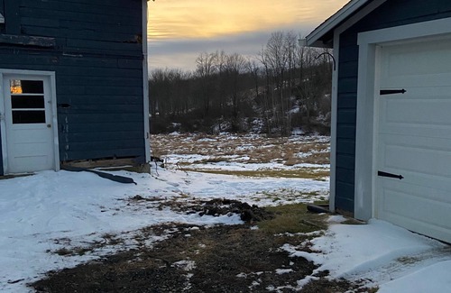 Salem House | Explore Ski Vermont: Family-Friendly Retreat with Spa