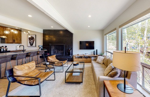 Purgatory Condo | Cozy Ski View Condo with Fireplace & Hot Tub Amenities