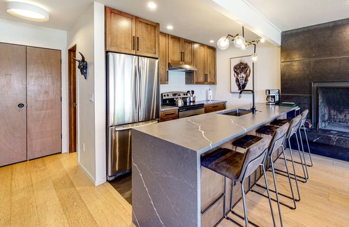 Purgatory Condo | Cozy Ski View Condo with Fireplace & Hot Tub Amenities