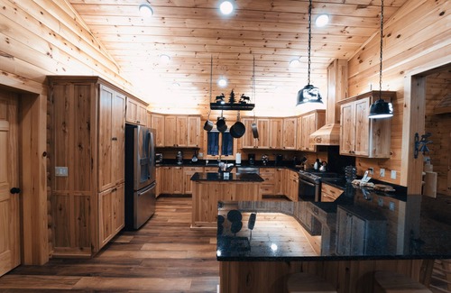 Jay Ski Chalet | Experience Deer Pine Chalet: A Guest Rated 10/10 Retreat