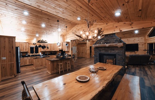 Jay Ski Chalet | Experience Deer Pine Chalet: A Guest Rated 10/10 Retreat