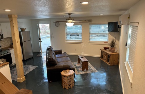 Sperry House | Exceptional Skiatook Lake Guest House with Spa and Hot Tub