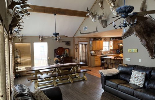 Sperry House | Idyllic Skiatook Lake House Getaway with Pet-Friendly Perks