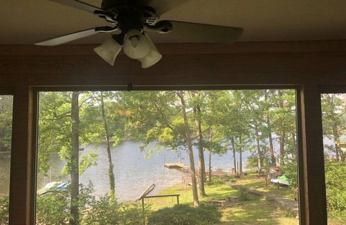 South Toledo Bend House | Experience Skier's Cove Lakehouse with Stunning Lake Views