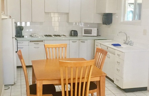 Murray House | Premier Skiers' Retreat with Spa & Pet-Friendly Amenities