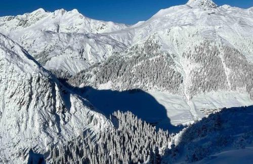 Zuers Apartment | Perfect Getaway at Skilounge Zürs Next to the Ski Lift