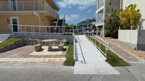 Marathon Hotel | Relax at Skipjack Resort & Marina with Oceanfront Views