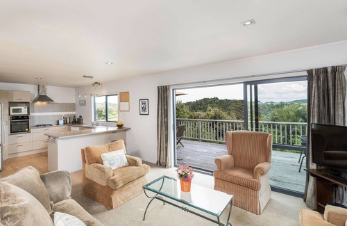 Paihia Cottage | Oceanfront Escape at Skipper's Haven - Rated 9.8/10