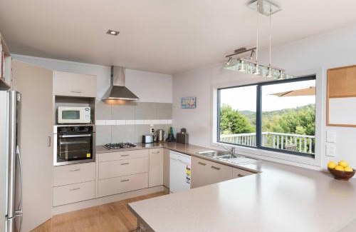 Opua House | Discover Skipper's Haven - Family-Friendly Opua Getaway
