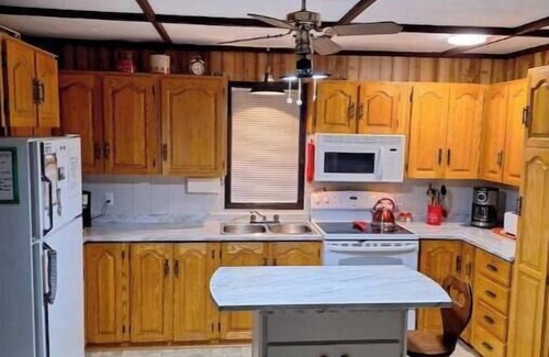 Point Leamington Cottage | Pet-Friendly Skipper's View Cottage by the Sea Awaits You