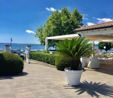 Lake Bracciano House | Experience Oceanfront Bliss at Skipper White Guest House