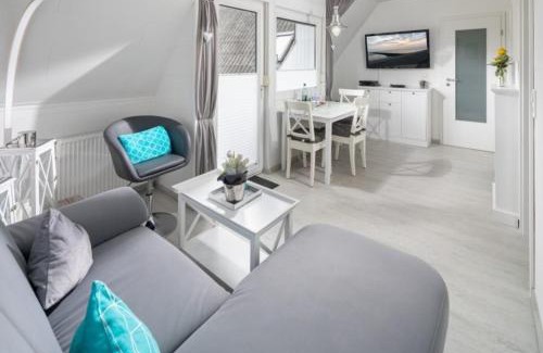 Norddeich Apartment | Inviting Skippers Cabin with Oceanfront Views and Top Ratings